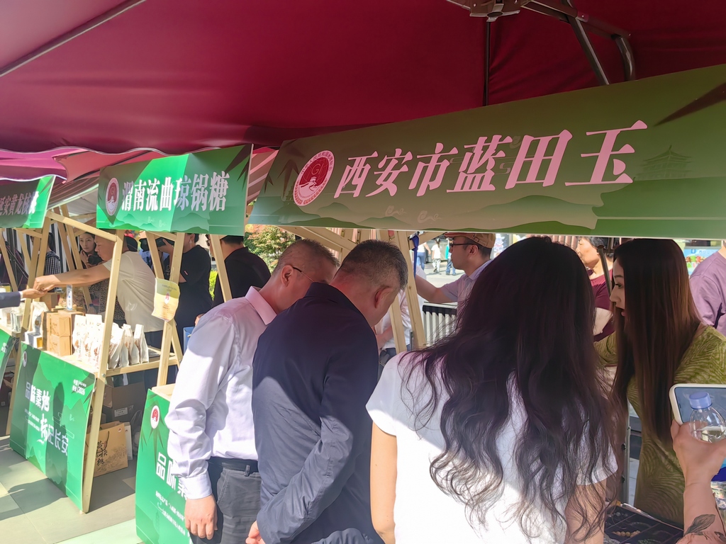 “入商超 闯市场”陕西首批20个地理标志产品集中“亮相”大唐不夜城